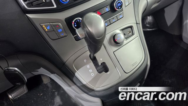 Hyundai Starex 2017 — photo 9
