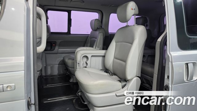 Hyundai Starex 2017 — photo 11