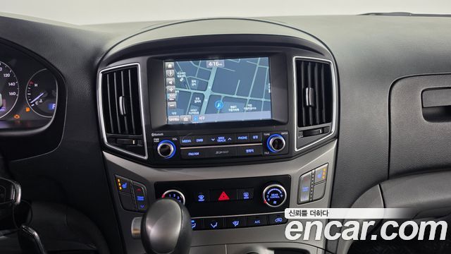 Hyundai Starex 2017 — photo 12