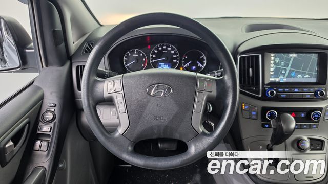 Hyundai Starex 2017 — photo 13