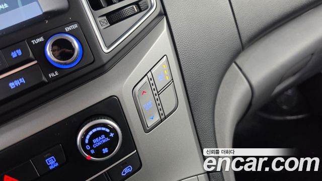 Hyundai Starex 2017 — photo 17