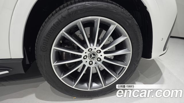 Mercedes-Benz GLE-Class 2026 — photo 6