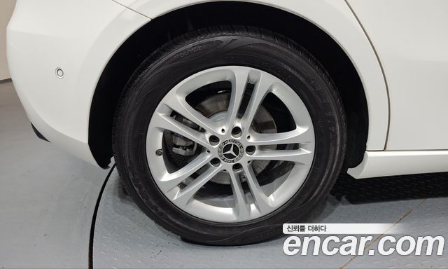 Mercedes-Benz A-Class 2024 — photo 5