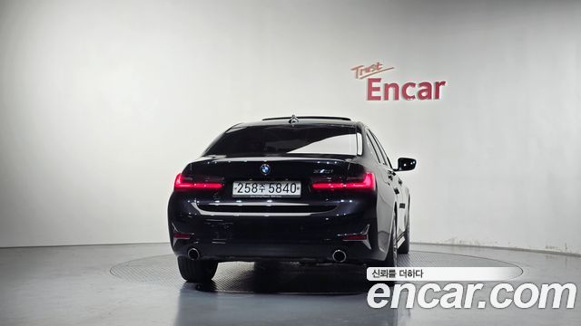 BMW 3-Series 2019 — photo 4