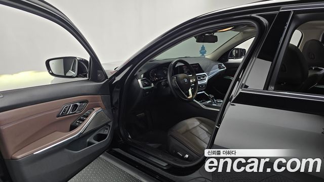 BMW 3-Series 2019 — photo 13