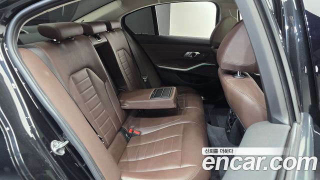 BMW 3-Series 2019 — photo 17