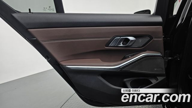 BMW 3-Series 2019 — photo 15