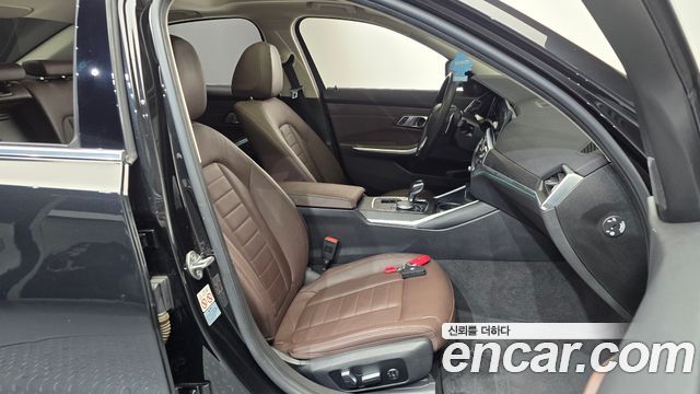 BMW 3-Series 2019 — photo 16