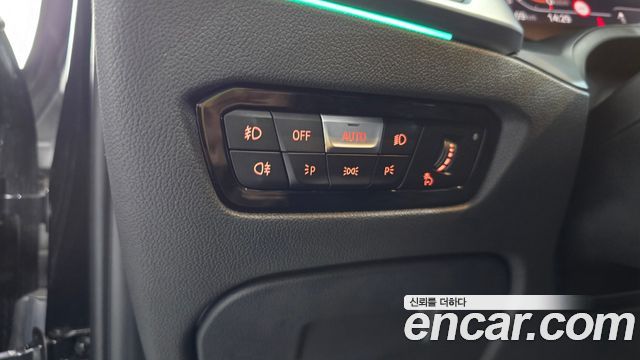 BMW 3-Series 2019 — photo 28