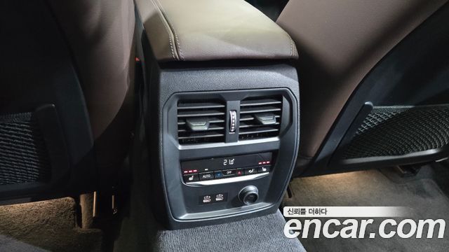 BMW 3-Series 2019 — photo 33
