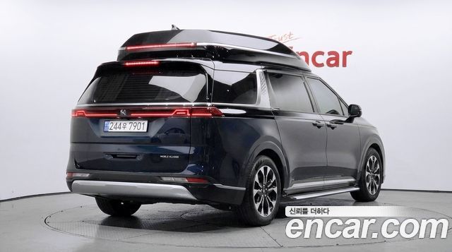 Kia Canival 2023 — photo 2