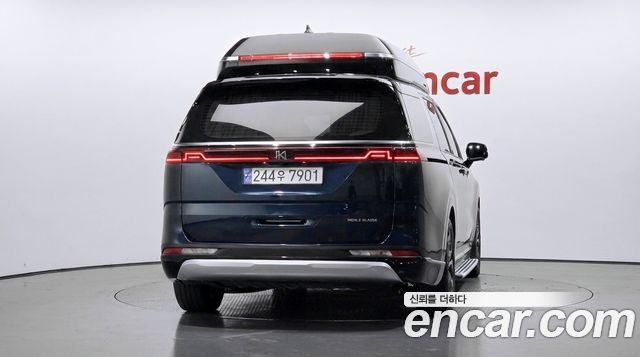 Kia Canival 2023 — photo 4