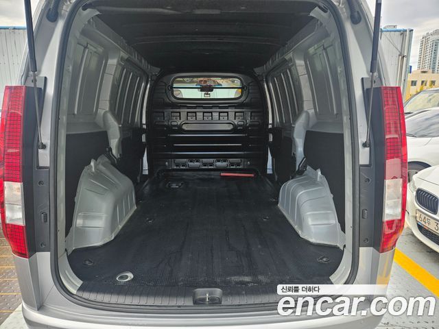 Hyundai Staria 2022 — photo 7