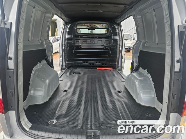 Hyundai Staria 2022 — photo 8