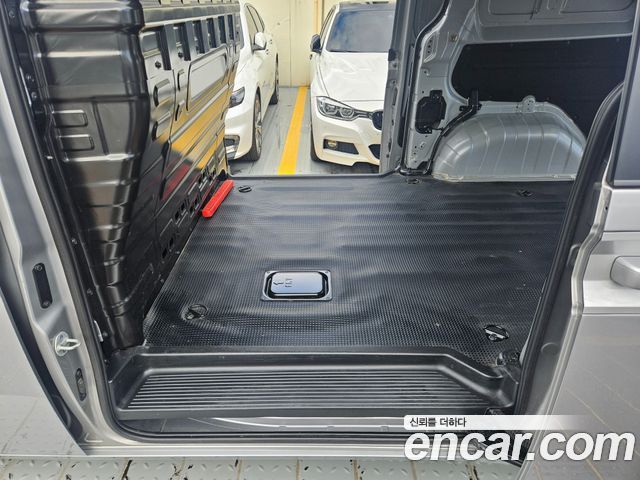 Hyundai Staria 2022 — photo 10