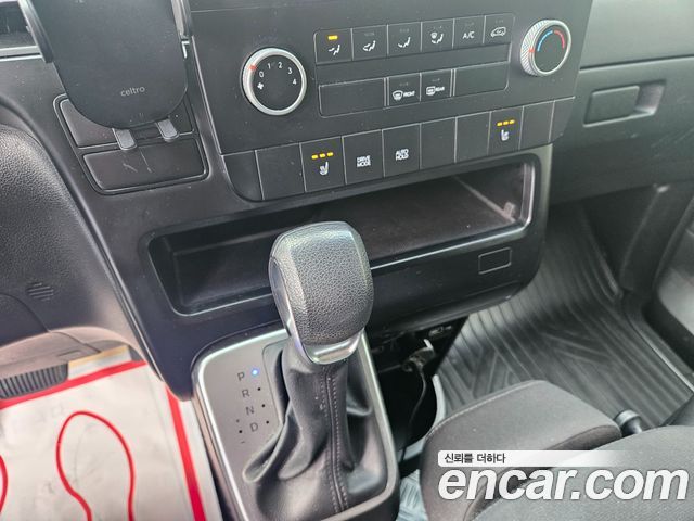 Hyundai Staria 2022 — photo 16
