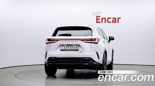 Lexus NX 2022 — photo 4