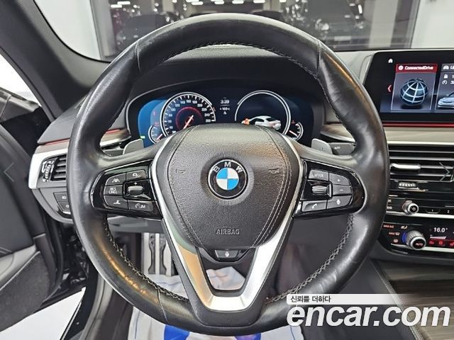 BMW 5-Series 2017 — photo 10