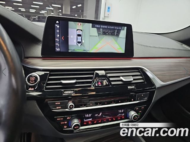 BMW 5-Series 2017 — photo 11
