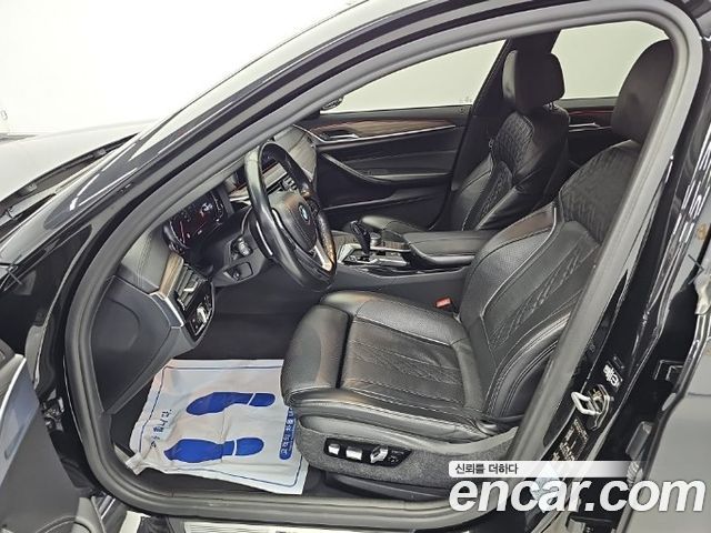 BMW 5-Series 2017 — photo 12