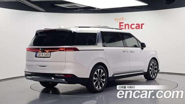 Kia Canival 2021 — photo 2