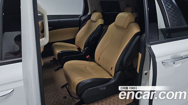 Kia Canival 2021 — photo 18