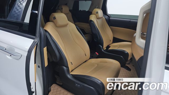 Kia Canival 2021 — photo 16