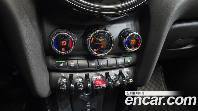 Mini Cooper 2023 — photo 29
