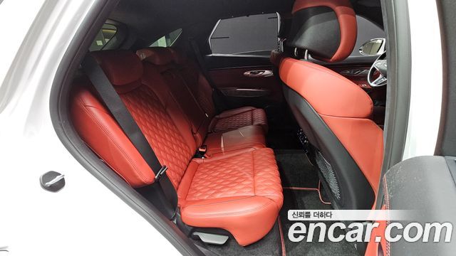 Genesis GV70 2023 — photo 11