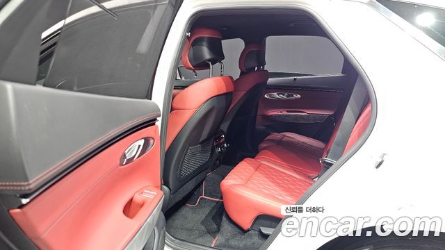 Genesis GV70 2023 — photo 12