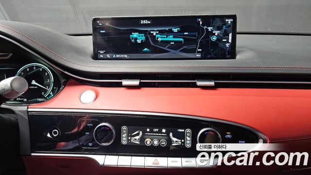 Genesis GV70 2023 — photo 16