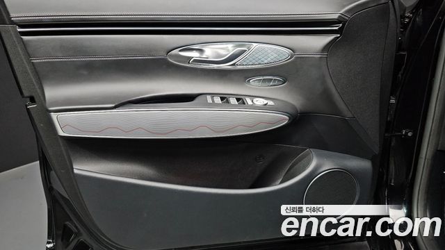 Genesis GV70 2023 — photo 14