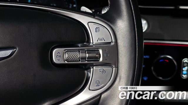 Genesis GV70 2023 — photo 32