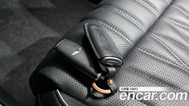 Genesis GV70 2023 — photo 38