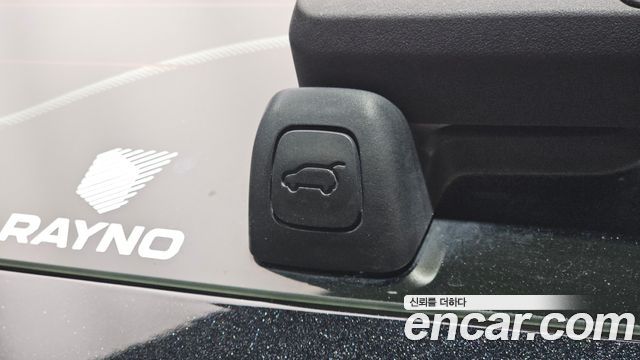 Genesis GV70 2023 — photo 39