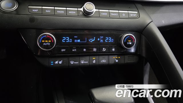 Hyundai AVANTE 2021 — photo 24