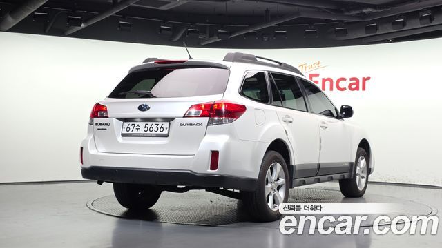 Subaru Outback 2013 — photo 2