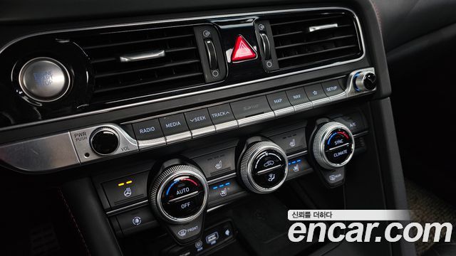 Genesis G70 2019 — photo 14