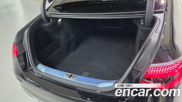 Mercedes-Benz S-Class 2026 — photo 9