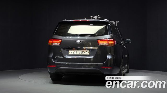 Kia Canival 2018 — photo 4