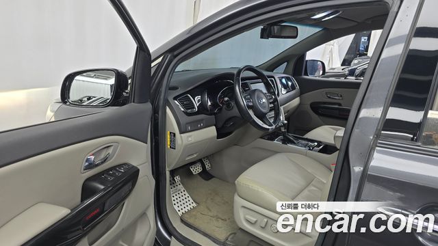 Kia Canival 2018 — photo 10