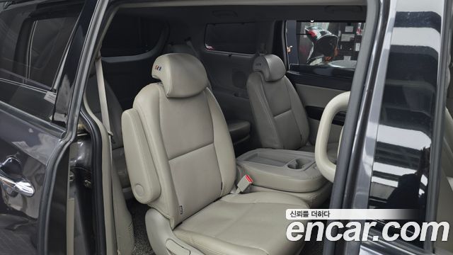 Kia Canival 2018 — photo 11
