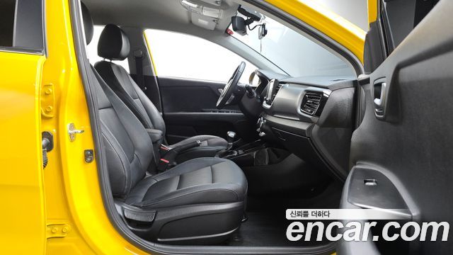 Kia Stonic 2018 — photo 16
