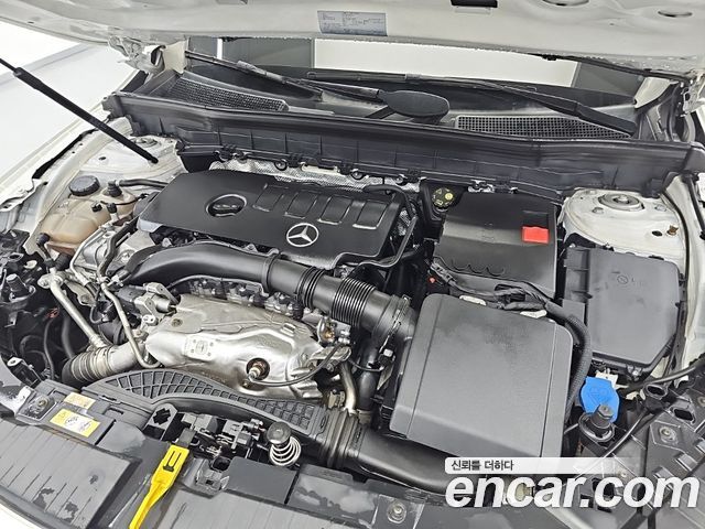 Mercedes-Benz GLB-Class 2021 — photo 5