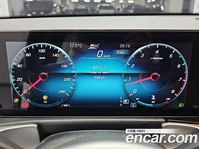 Mercedes-Benz GLB-Class 2021 — photo 6