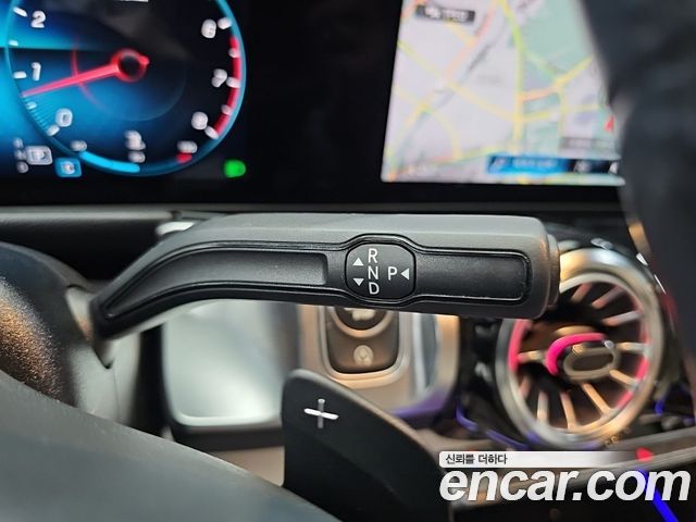 Mercedes-Benz GLB-Class 2021 — photo 8