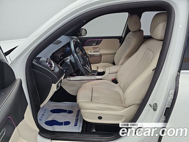 Mercedes-Benz GLB-Class 2021 — photo 11