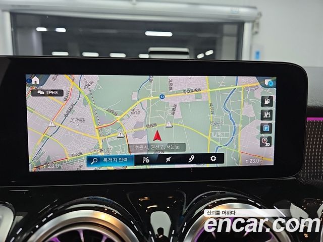 Mercedes-Benz GLB-Class 2021 — photo 14