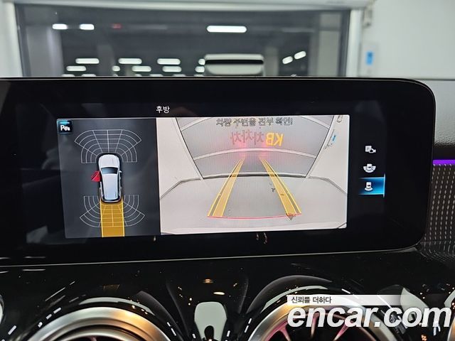 Mercedes-Benz GLB-Class 2021 — photo 15