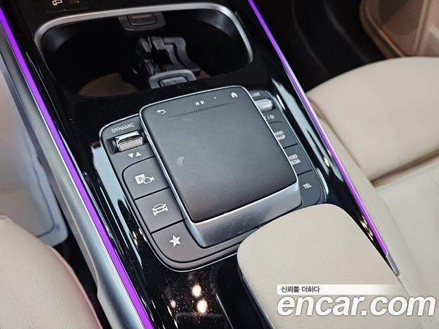 Mercedes-Benz GLB-Class 2021 — photo 16